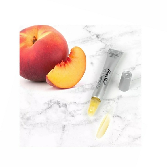 ChapStick Total Hydration Vitamin Enriched Lip oil - Picture 3 of 4